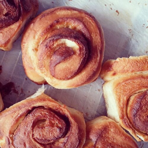 The Epsom Bakehouse cinnamon rolls online class products