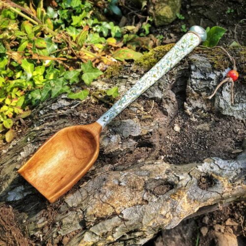 Long-handle-autumnal-scoop